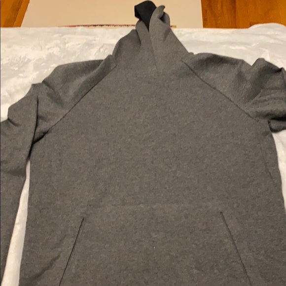 RYU Sweatshirt - Picture 4 of 9